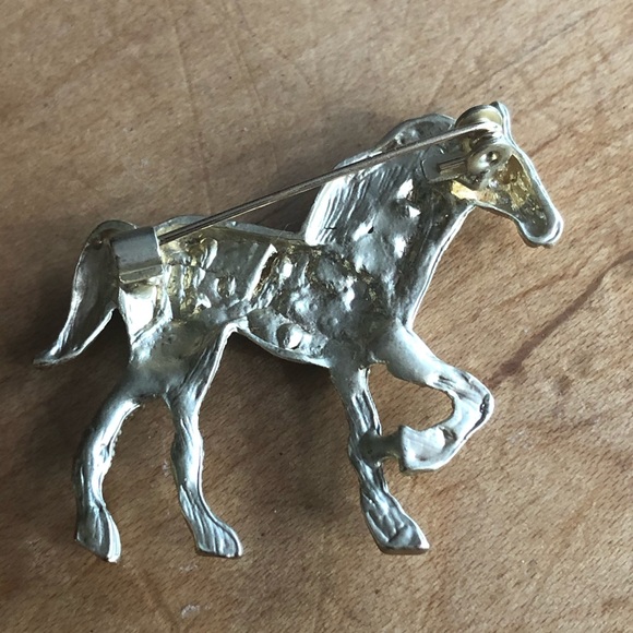 Gorgeous gold tone horse pin brooch w/rhinestones - Picture 3 of 6